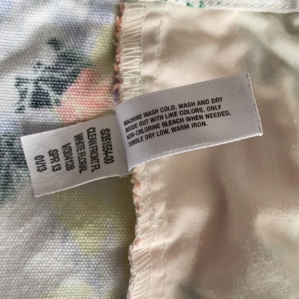 GAP City Shorts White Floral Mid Rise Size 12 EUC